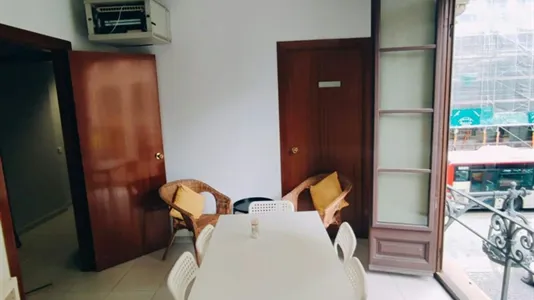 Rooms in Barcelona Ciutat Vella - photo 10