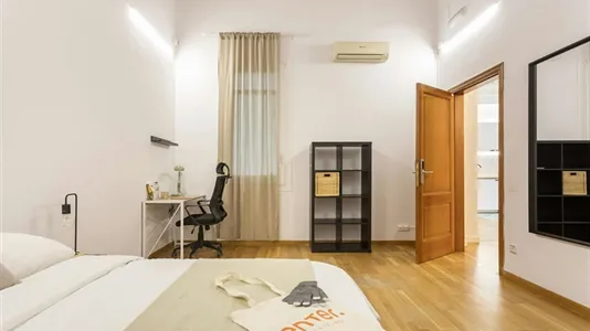 Rooms in Barcelona Ciutat Vella - photo 4