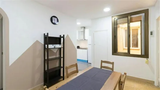 Rooms in Barcelona Ciutat Vella - photo 8