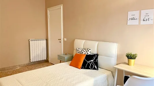 Rooms in Florence - photo 2