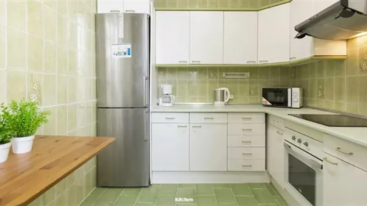 Rooms in Madrid Centro - photo 10