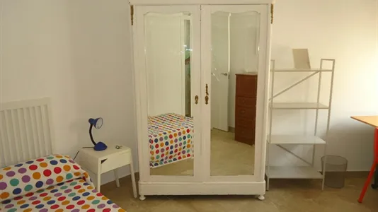 Rooms in Córdoba - photo 1
