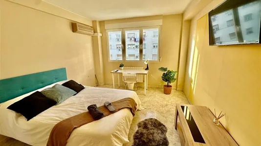Rooms in Zaragoza - photo 2