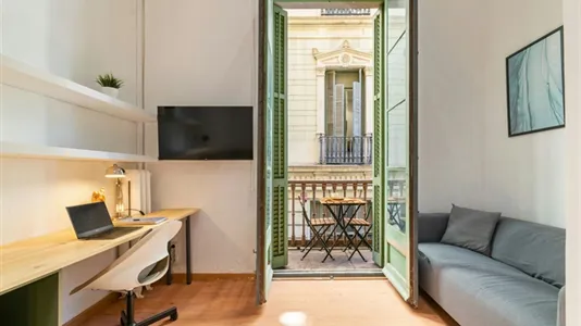 Rooms in Barcelona Ciutat Vella - photo 7