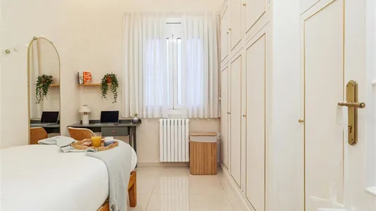 Rooms in Barcelona Eixample - photo 4