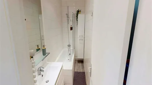 Rooms in Paris 8ème arrondissement - photo 9