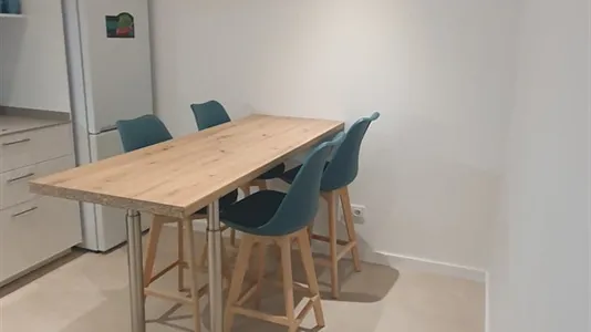 Rooms in Barcelona Ciutat Vella - photo 9