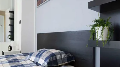 Room for rent in Milano Zona 8 - Fiera, Gallaratese, Quarto Oggiaro, Milan