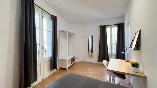 Rooms in Barcelona Ciutat Vella - photo 3