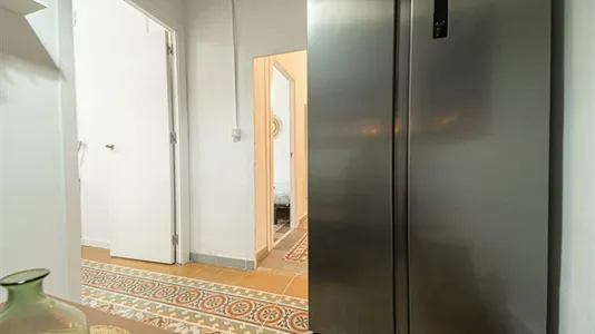 Rooms in Barcelona Ciutat Vella - photo 8