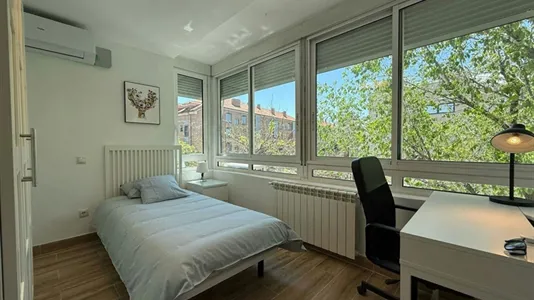Rooms in Madrid Barajas - photo 1