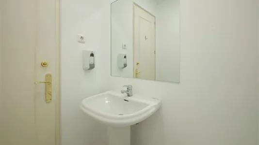 Rooms in Madrid Centro - photo 3