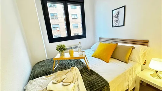 Rooms in El Encinar de los Reyes - photo 4