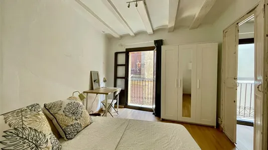 Apartments in Barcelona Ciutat Vella - photo 7