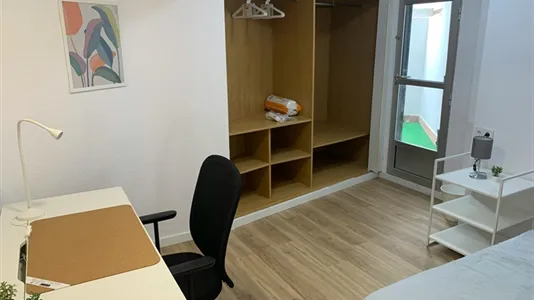 Rooms in Moncada - photo 1