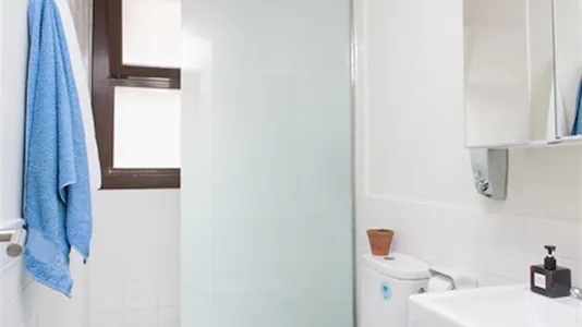Rooms in Barcelona Ciutat Vella - photo 9