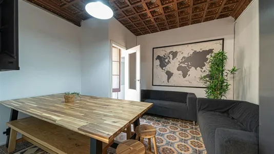 Rooms in Barcelona Ciutat Vella - photo 9