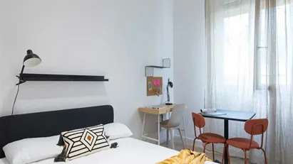 Room for rent in Milano Zona 8 - Fiera, Gallaratese, Quarto Oggiaro, Milan