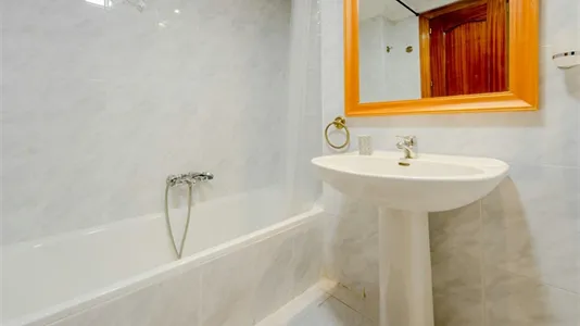 Rooms in Madrid Fuencarral-El Pardo - photo 10