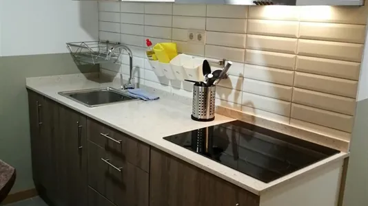 Rooms in Barcelona Ciutat Vella - photo 9