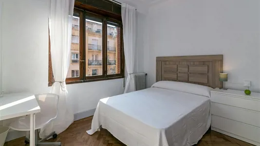 Rooms in Oviedo - photo 1