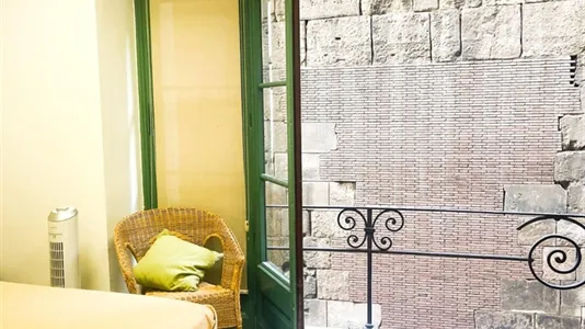 Rooms in Barcelona Ciutat Vella - photo 5