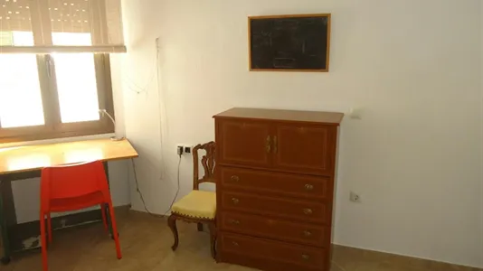 Rooms in Córdoba - photo 3