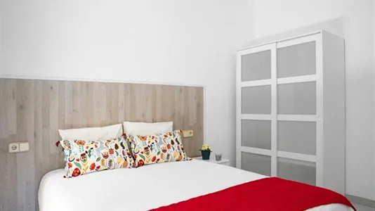 Rooms in Barcelona Ciutat Vella - photo 10