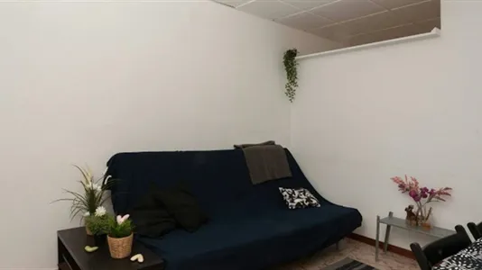 Rooms in Barcelona Ciutat Vella - photo 9