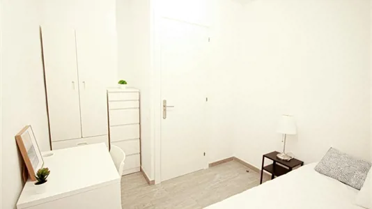 Rooms in Barcelona Eixample - photo 2