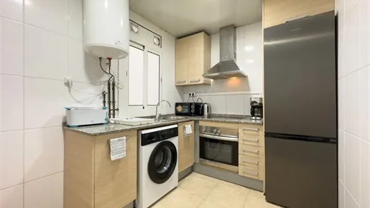 Rooms in Barcelona Ciutat Vella - photo 9