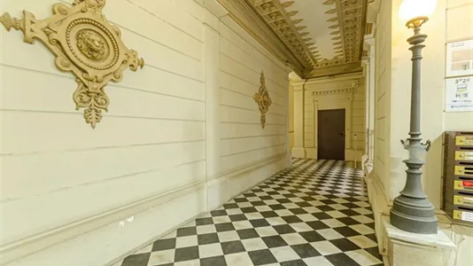 Rooms in Barcelona Ciutat Vella - photo 9