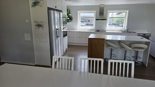 Houses in Lekeberg - photo 2