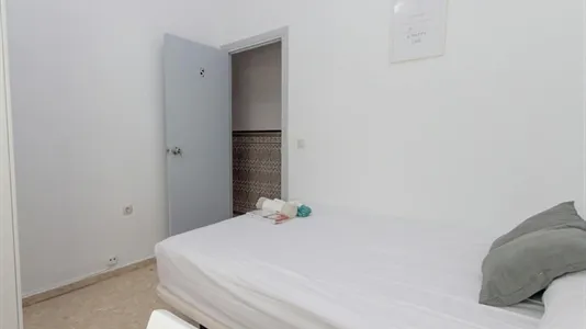 Rooms in Málaga - photo 5
