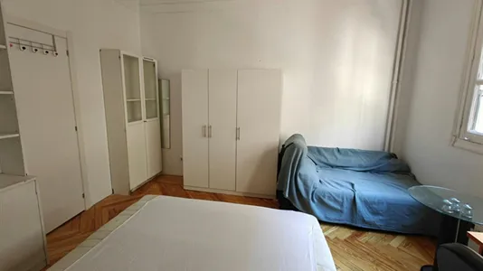 Rooms in Madrid Centro - photo 8