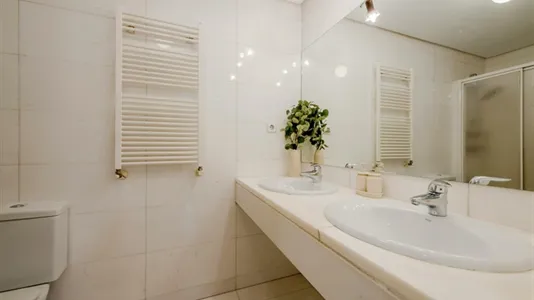 Rooms in El Encinar de los Reyes - photo 6