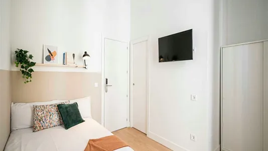 Rooms in Madrid Centro - photo 7