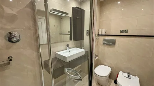 Rooms in Barcelona Eixample - photo 9