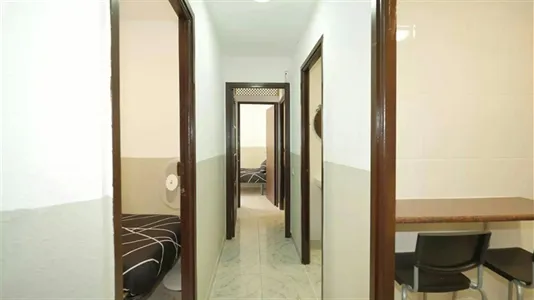 Rooms in Barcelona Ciutat Vella - photo 10