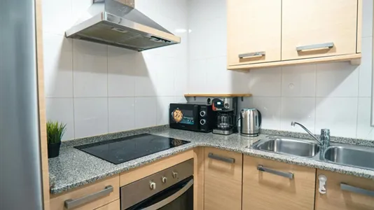 Rooms in Barcelona Ciutat Vella - photo 10