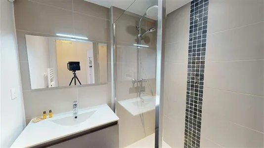 Rooms in Grenoble - photo 9