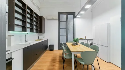 Rooms in Barcelona Ciutat Vella - photo 10