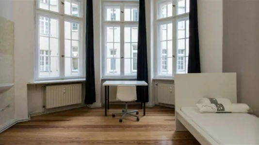 Rooms in Berlin Charlottenburg-Wilmersdorf - photo 3