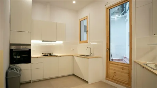 Rooms in Barcelona Eixample - photo 10