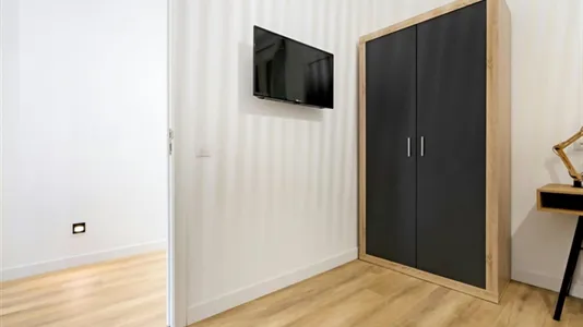 Rooms in Barcelona Eixample - photo 8