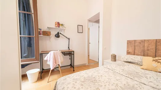 Rooms in Barcelona Ciutat Vella - photo 3