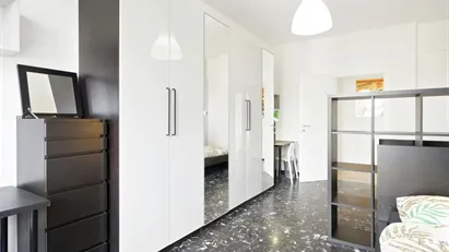 Room for rent in Milano Zona 6 - Barona, Lorenteggio, Milan