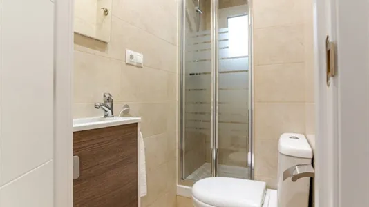 Rooms in Madrid Centro - photo 10