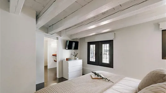 Apartments in Barcelona Eixample - photo 3