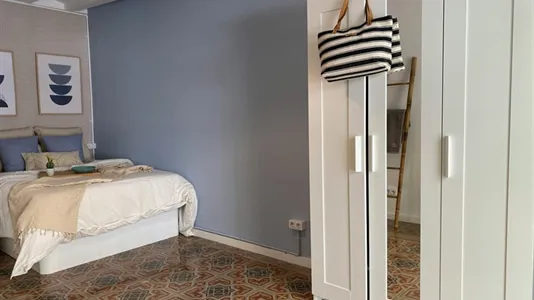 Rooms in Barcelona Ciutat Vella - photo 4